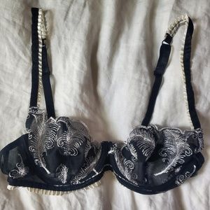 Black and White Patterned Lace Bra - Size 36B